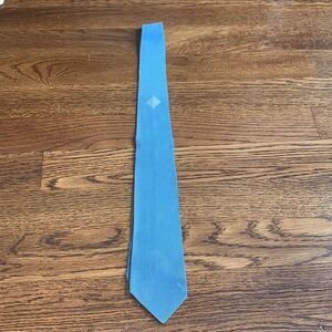 Vtg boys light blue‎ tie with gold emblem
